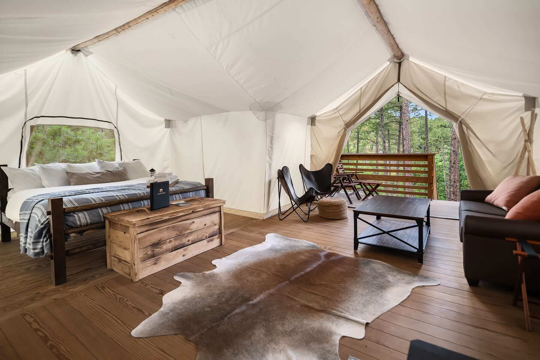 Suite with Kids Tent – Mount Rushmore