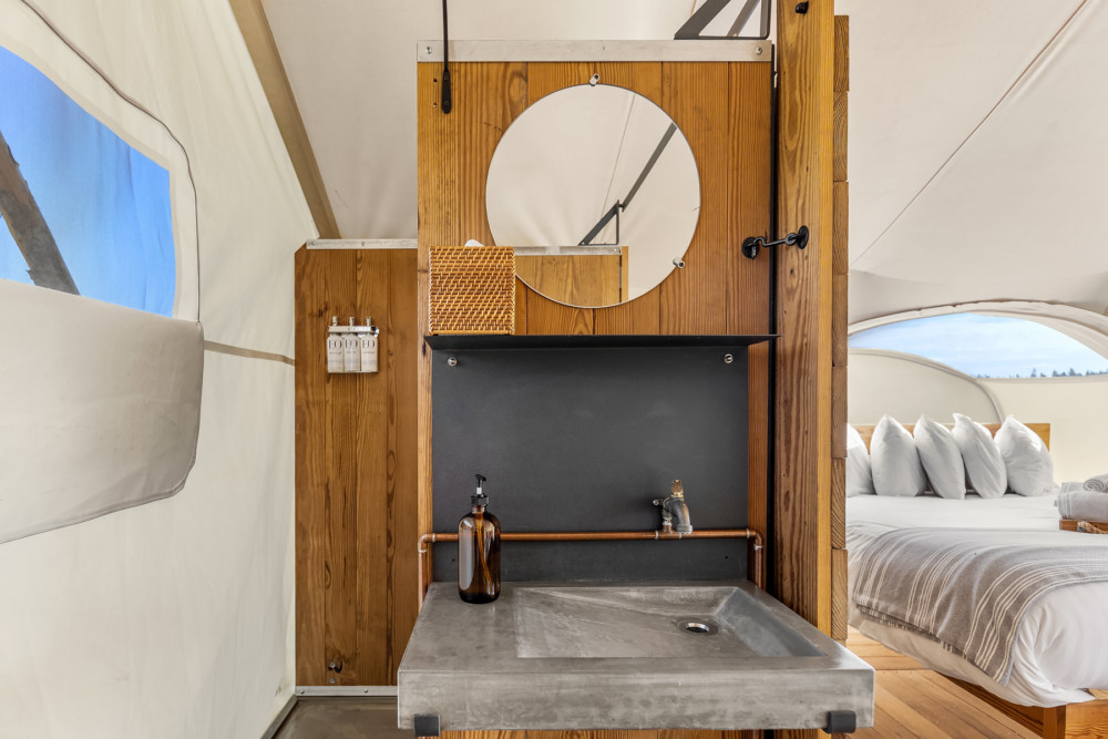 Under Canvas Yellowstone Stargazer Tent Ensuite Bathroom