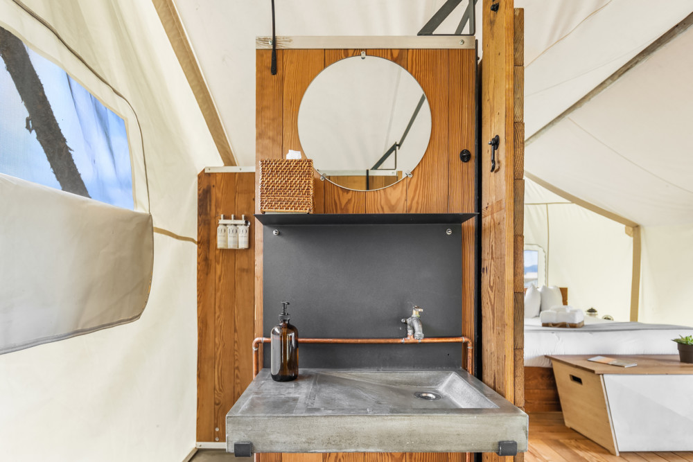 Under Canvas Yellowstone Suite Tent Ensuite Bathroom