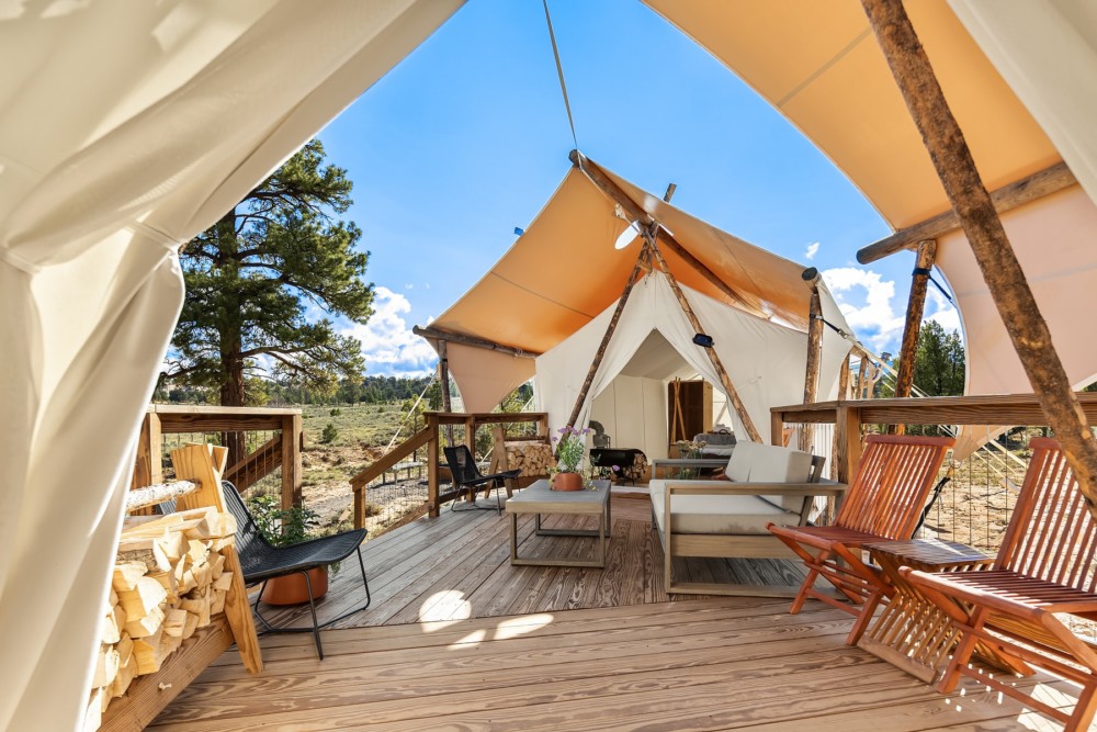Hoodoo Suite Exterior Deck View at Under Canvas Bryce Canyon