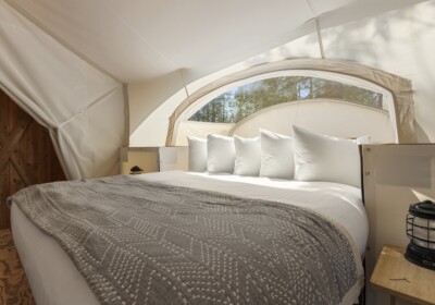 king bed with sky viewing window
