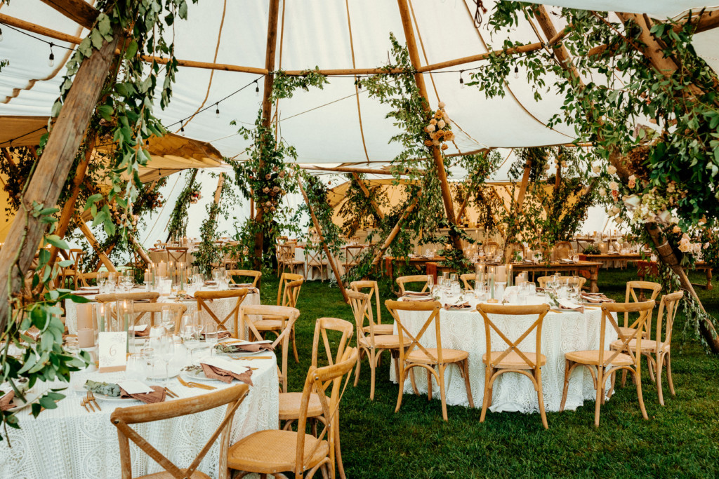 Taylor Scott Pop-Up Wedding Reception Table in CanopyMarqui