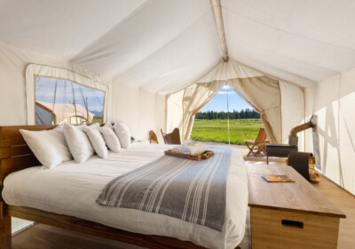 Under Canvas Yellowstone Deluxe Tent Interior with view of field