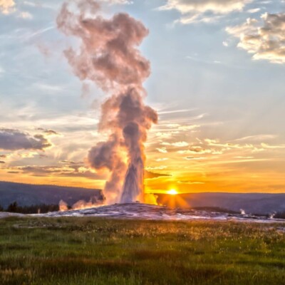 The Ultimate Yellowstone National Park Vacation Guide