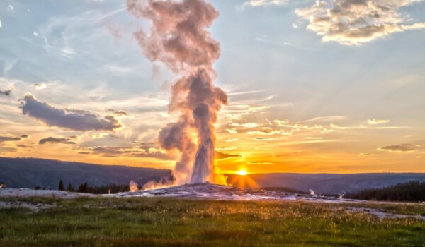 The Ultimate Yellowstone National Park Vacation Guide