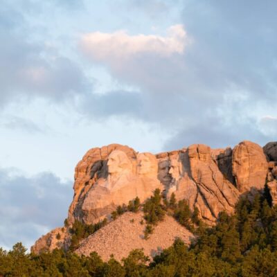 Best Things to Do Around Mount Rushmore With Dogs