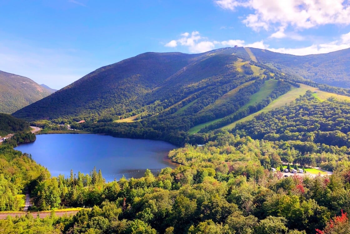 Echo Lake lies in Franconia Notch State Park located in the White Mountains of New Hampshire, at the foot of Cannon Mountain.Overlook the summer view from mountain.