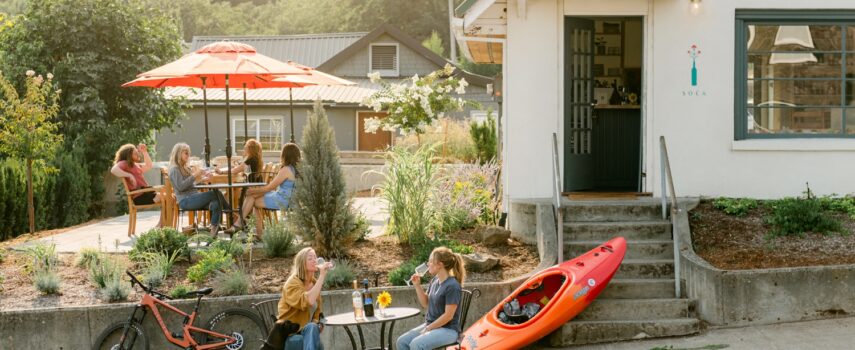 Where to Eat Near Columbia River Gorge: Hood River Dining and Local Favorites